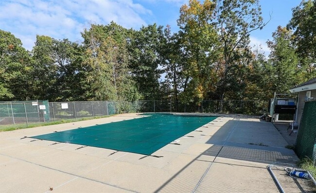 Building Photo - 5 Gleneagle Dr