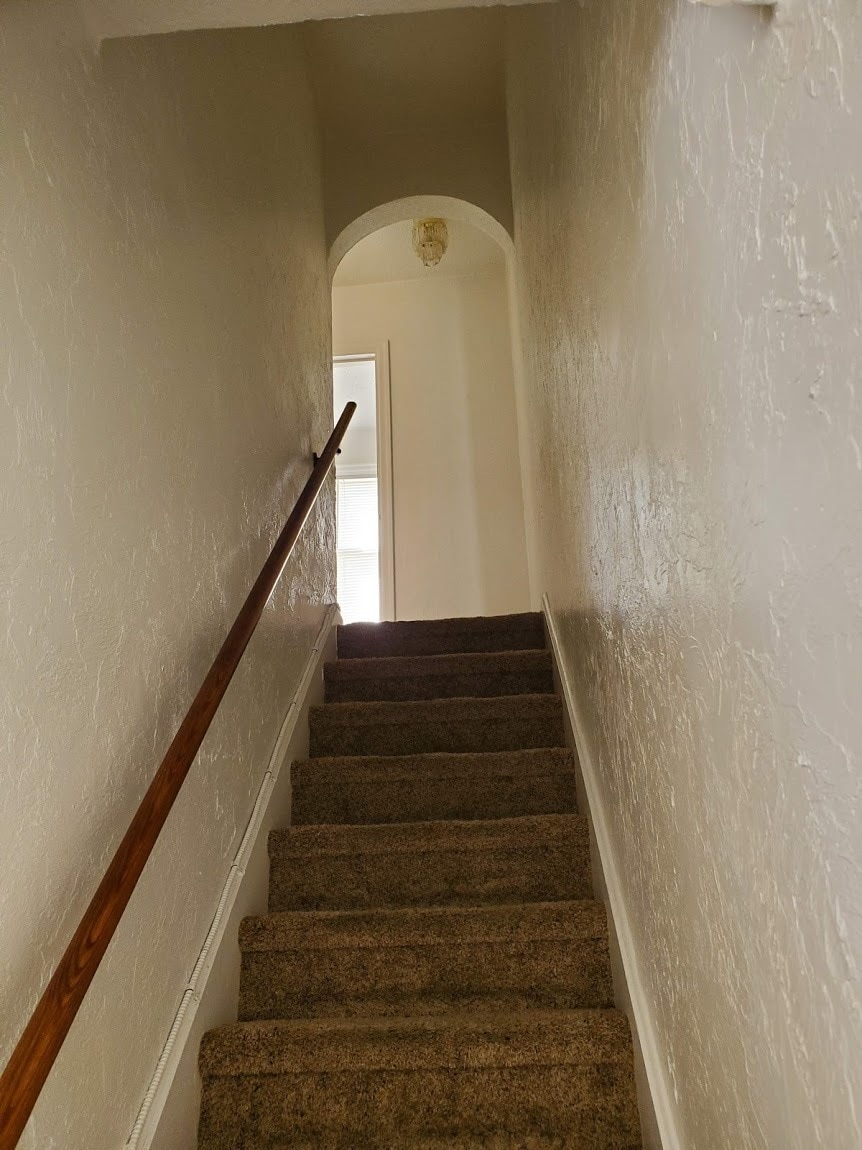 Upstairs - 426 W Benton St