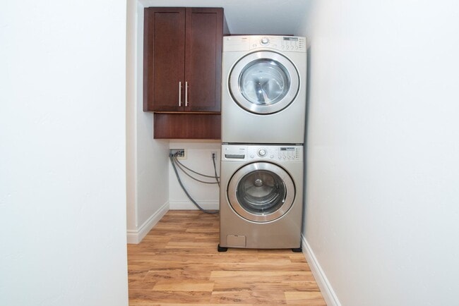 Building Photo - 1324 Zarvis Pl