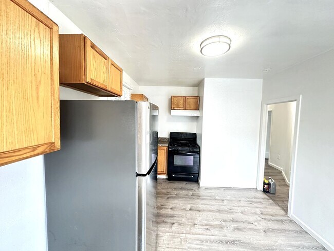 Building Photo - 1323