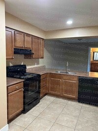 Building Photo - Remodeled Patio Home, Minutes Away From UC...