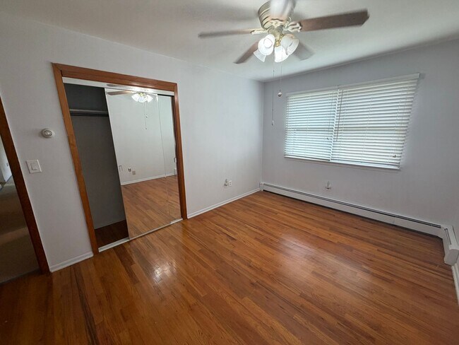Building Photo - 536 Skylark Dr