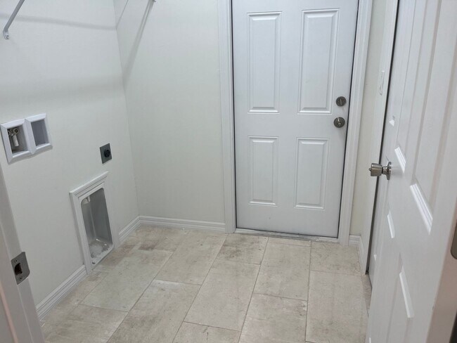 Building Photo - Brand New Construction-Large 4 bedroom, 2 ...