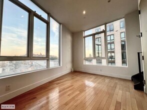 Building Photo - 3 bedroom in Brooklyn NY 11222