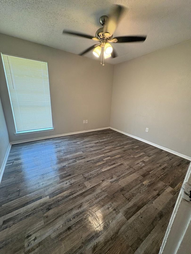 Building Photo - 1053 Western Hills Dr