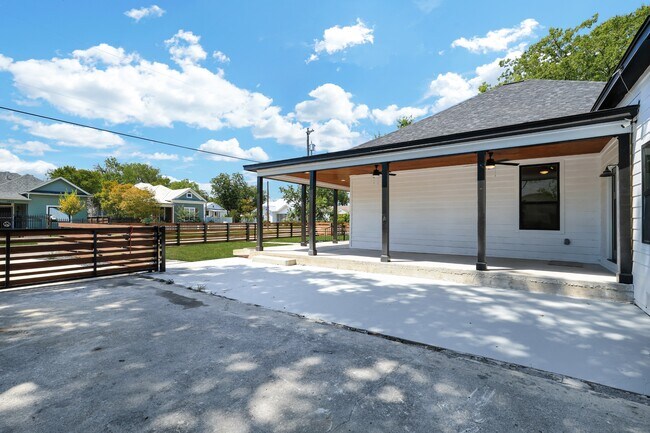 Building Photo - 2425 Monterey St
