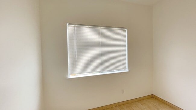 Building Photo - 235 Glenridge Park Ln NE
