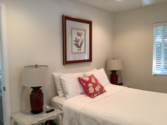 Building Photo - 2700 1st NE Ave