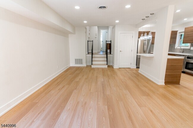 Building Photo - 29 Upper Mountain Ave