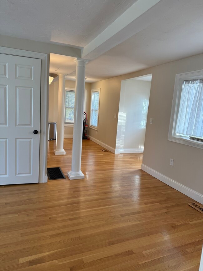 Building Photo - 13 Wards Ln