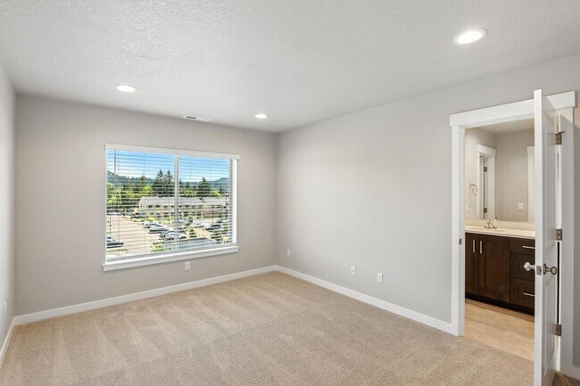 Building Photo - Brand New Townhome in Pleasant Valley Vill...