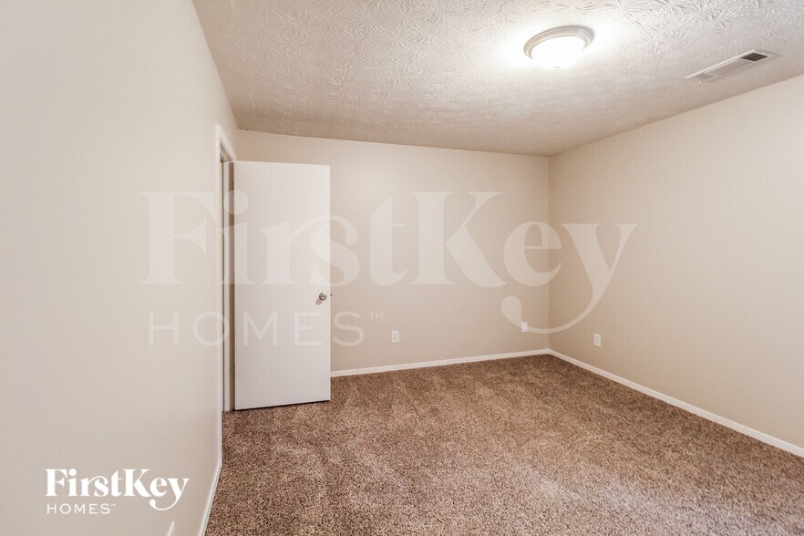 Building Photo - 4631 Garden Hills Dr