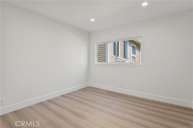 Building Photo - 913 W Balboa Blvd