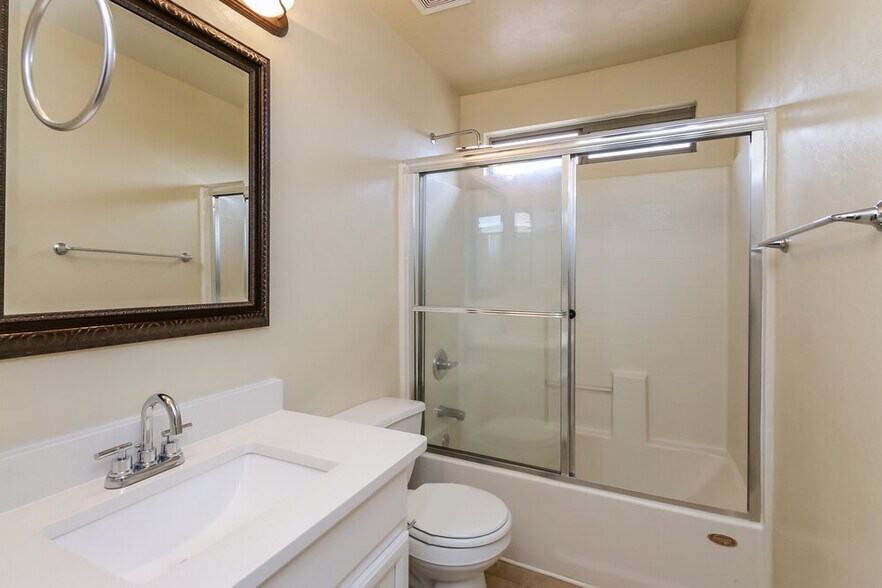 Building Photo - 6760 N 77th Ave