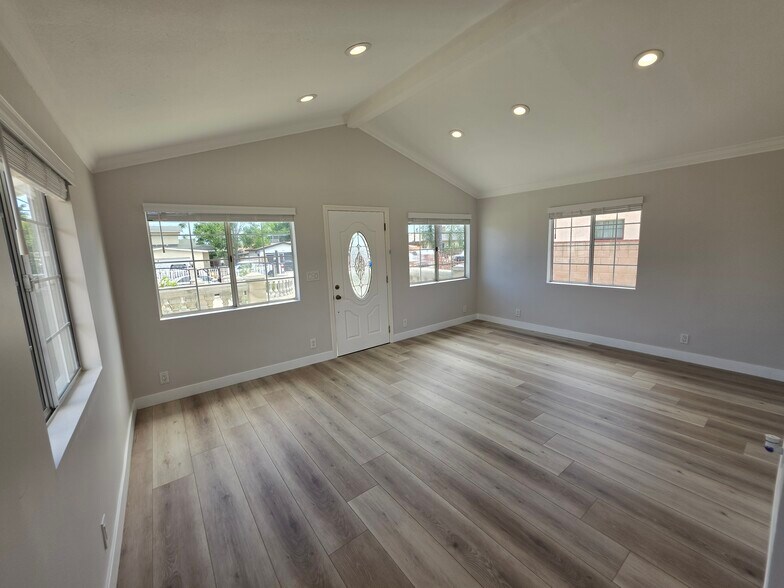 Building Photo - 10303 Arminta St