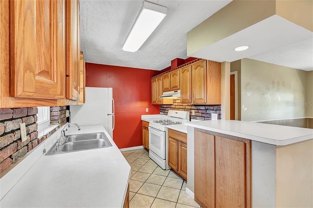 Building Photo - 701 Hickory Ave
