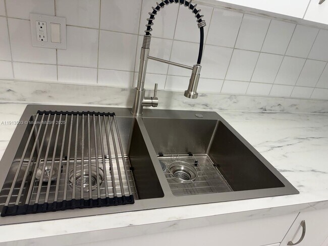 Building Photo - 1800 NW 24th Ave