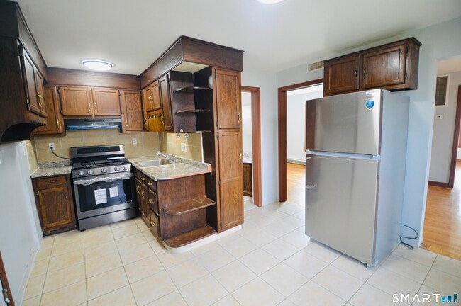 Building Photo - 203 Main St