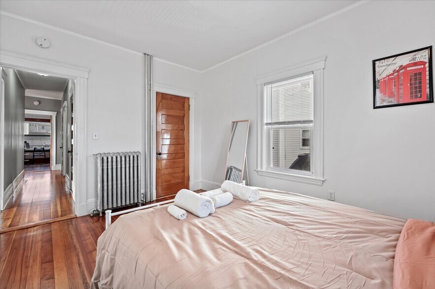 Building Photo - 9 Wilshire St