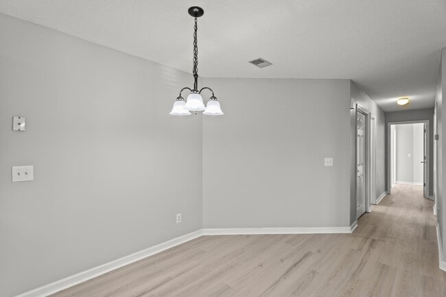 Building Photo - 2113 Sanderling Dr