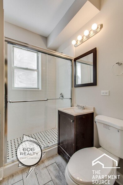 Building Photo - 836 E 53rd St