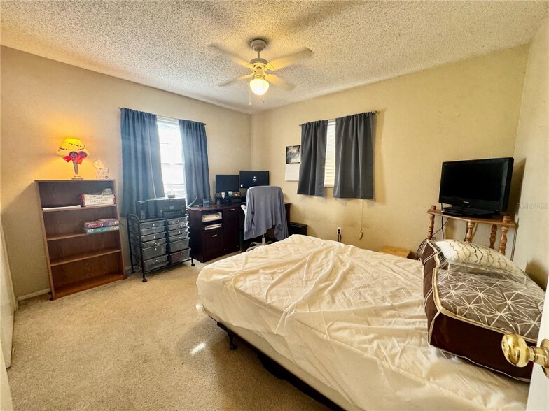 Building Photo - 13188 Delbarton St