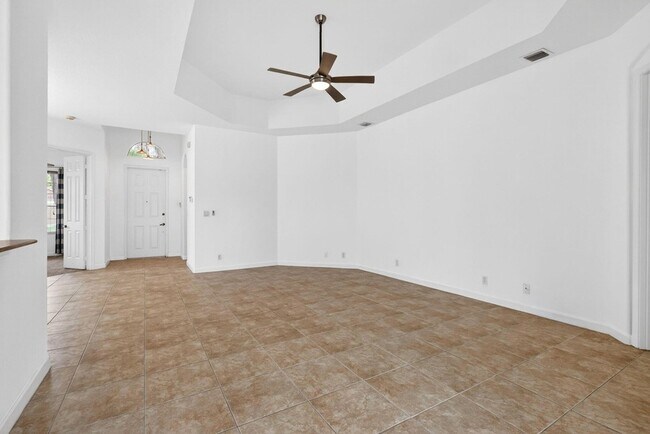 Building Photo - 6532 SE Broadmoor Ln