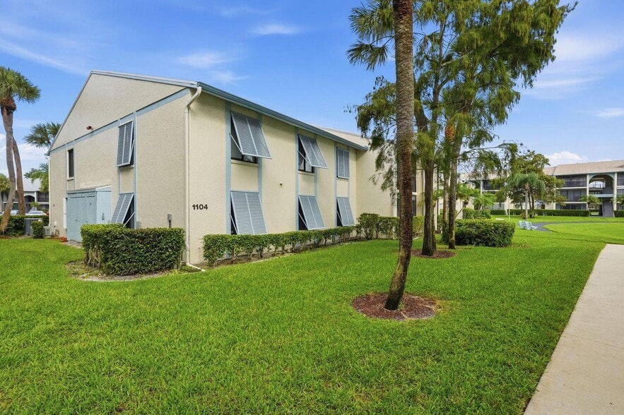 Building Photo - 1104 Green Pine Blvd