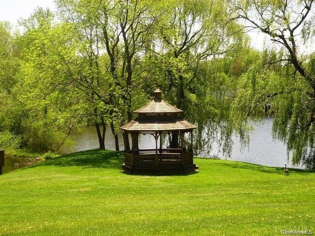 Building Photo - 555 Heritage Hills