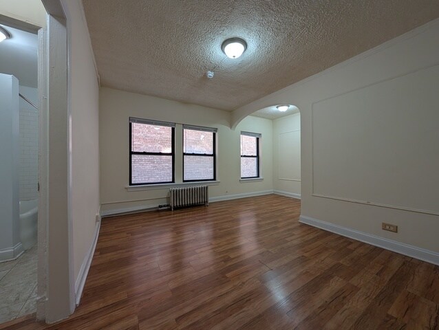 Building Photo - 5425 N Kenmore Ave