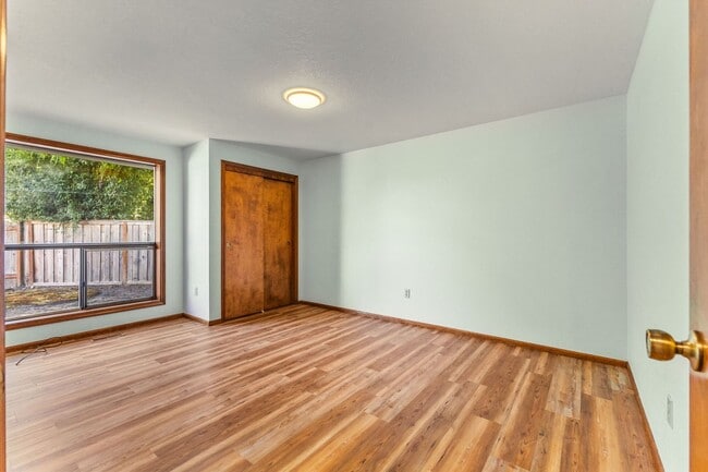 Building Photo - Ideally Located Close to It All — A Cozy Cul-de-Sac Home with Fireplace, Modern Updates & a Fence...