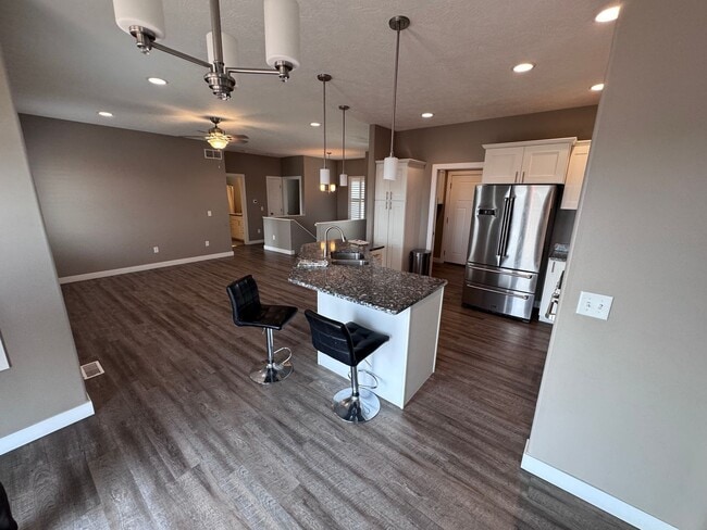 Building Photo - $2800 - 4 Bed 3 Bath Home in Westside Siou...