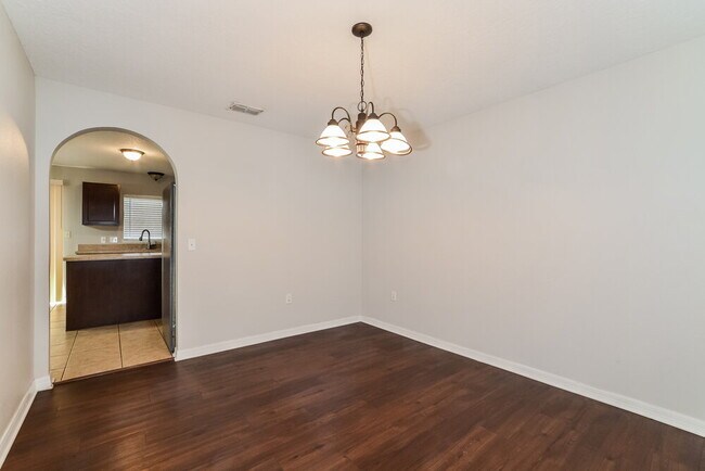 Building Photo - 2209 Nicollett Way