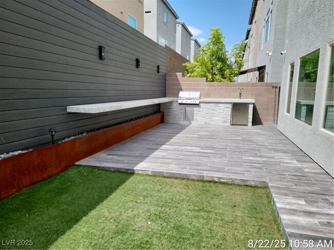 Building Photo - 8037 Misty Canyon Ave