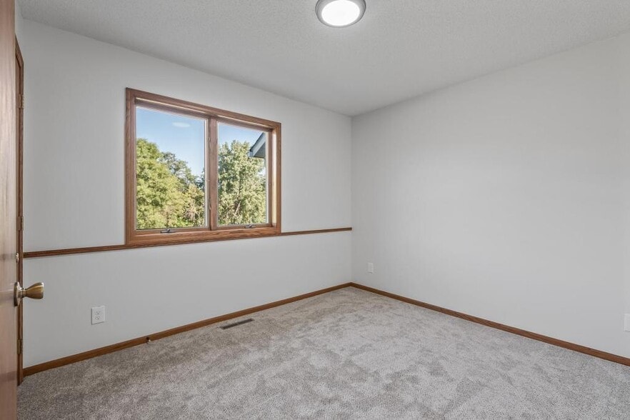 Building Photo - 833 Tyrol Ln