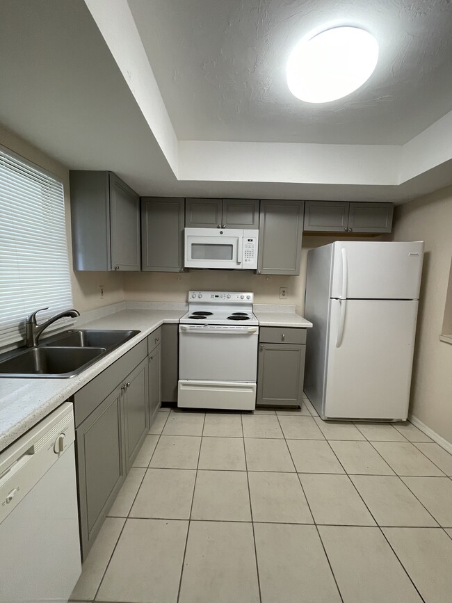 Building Photo - 28181 Pine Haven Way