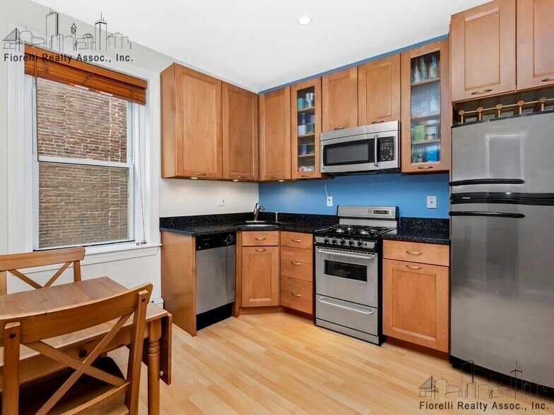 Primary Photo - 16 Foster St
