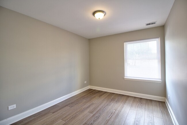 Building Photo - 1329 E Wyndham Cir
