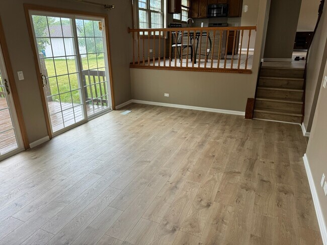 Building Photo - 2404 Kenmore Ct