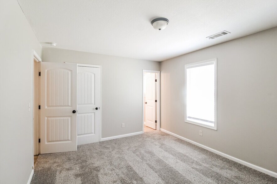 Building Photo - 602 Embassy Walk