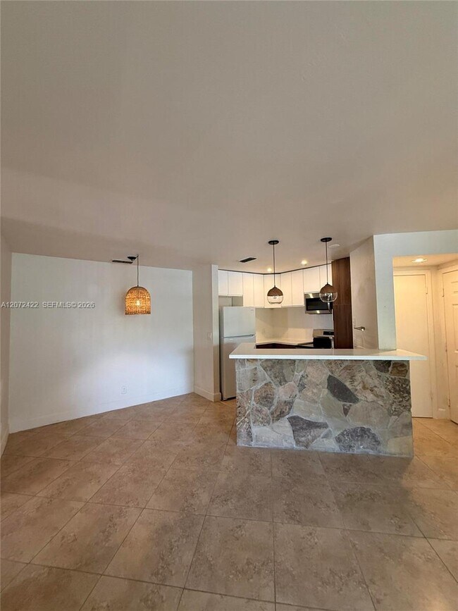 Building Photo - 3450 Pinewalk Dr N