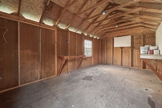 Building Photo - 515 Ogilvie St