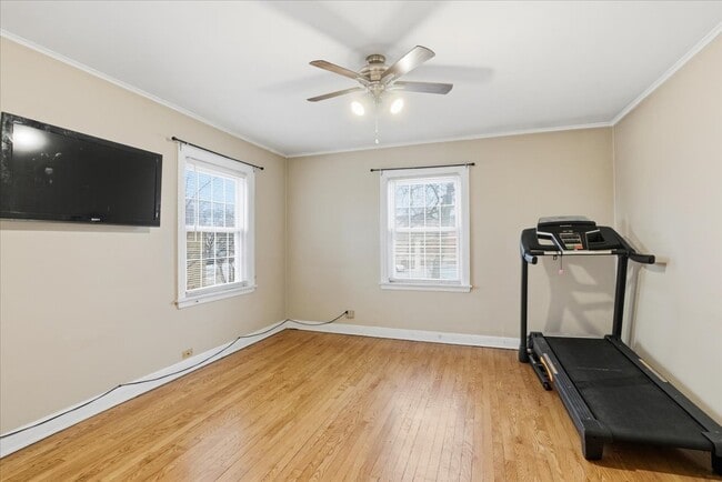 Building Photo - 6415 Drake Ave