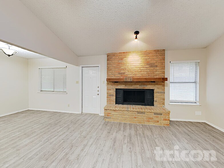 Building Photo - 6215 Ridge Arbor St