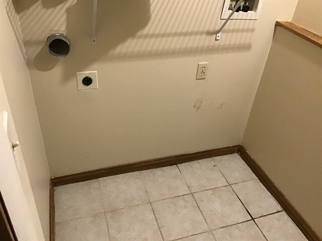 Building Photo - 1687 Deer Run Dr