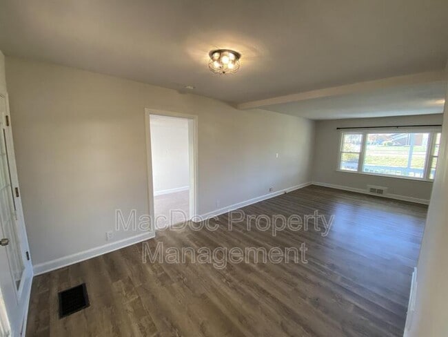 Building Photo - 1705 Bragg Rd