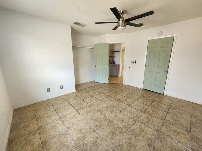 Building Photo - 3 Bedroom in Chocolate Drop
