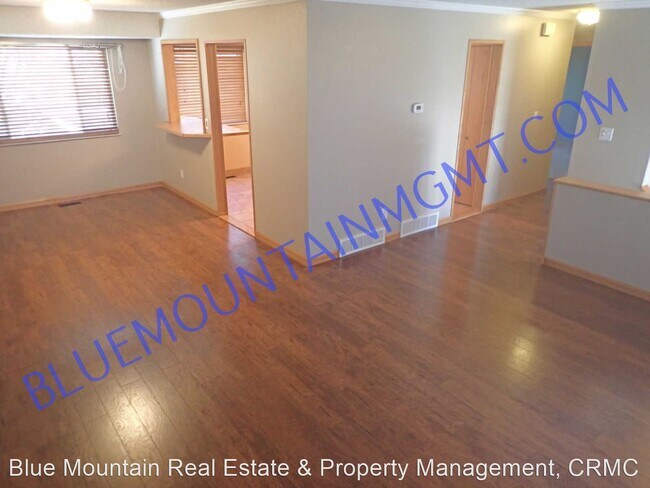 Building Photo - 4 br, 2 bath House - 1025 Galley Place