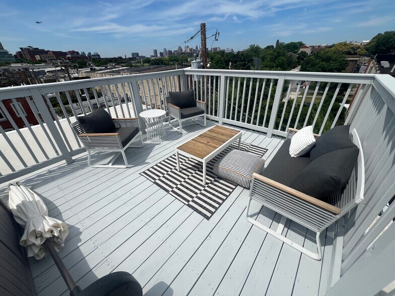 Building Photo - 1704 E Chase St