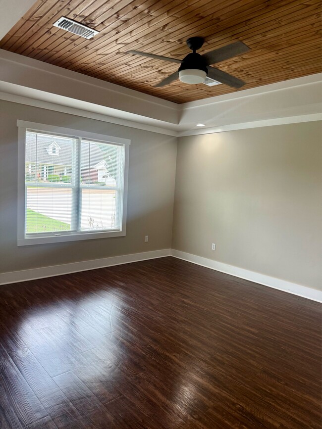 Building Photo - 341 Meadow Lark Dr